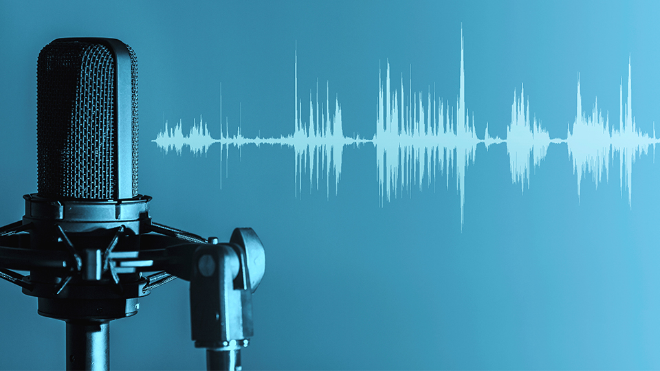 Hypermotion Dubai - Podcasts microphone and sound waves